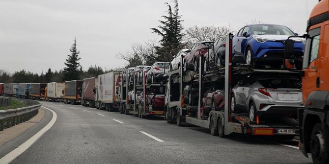 Kapıkule'de tır kuyruğu 15 kilometreye ulaştı