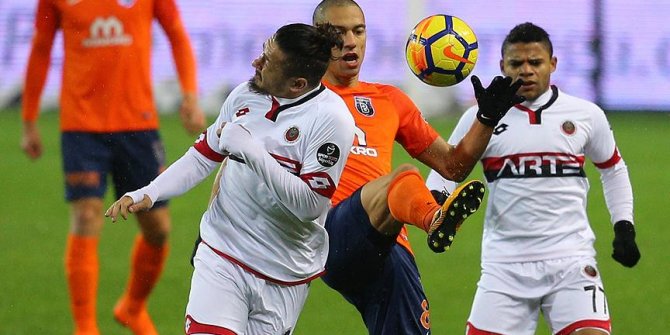 Medipol Başakşehir liderlik fırsatını değerlendiremedi