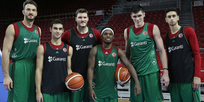 Ersan İlyasova ile Furkan Korkmaz takım arkadaşı oldu