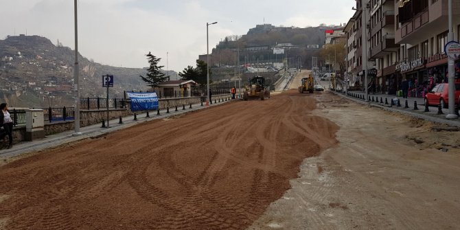 Hisar Parkı Caddesi'nde bulunan taşlar kaldırıldı