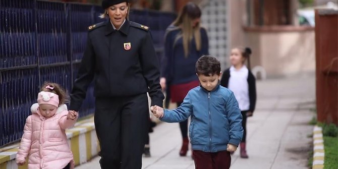 Jandarmadan Dünya Kadınlar Günü klibi