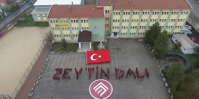 Öğrencilerden Mehmetçik'e koreografili teşekkür