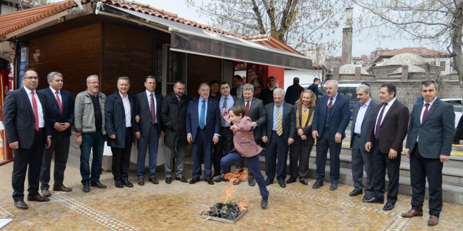 Türk dünyasından gelen gazeteciler Hamamönü'nde Nevruz kutladı