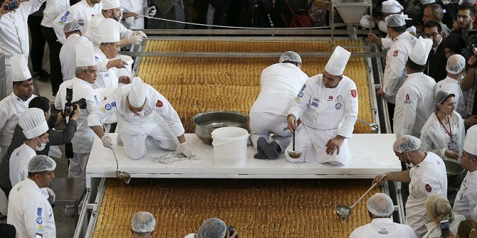 Ankara'da 'Dünyanın en büyük baklavası' yapıldı