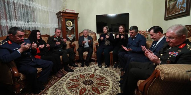 Yıldırım ve Akar'dan şehit ailesine taziye ziyareti