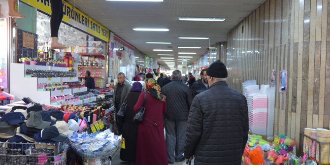 Anafartalar Çarşısı'nda ucuz ürüne yoğun ilgi