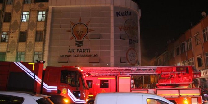 Konya'da AK Parti ilçe binasında yangın