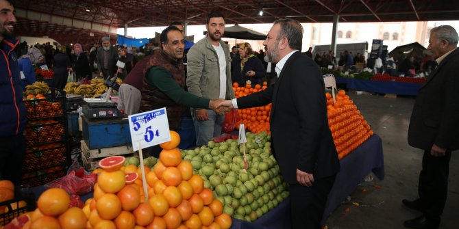 Başkan Ercan pazar ziyaretinde