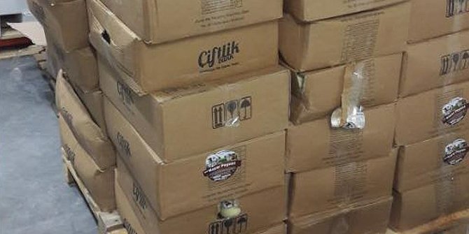 'Çiftlik Bank' yazan kolilerden tarihi geçmiş gıdalar çıktı