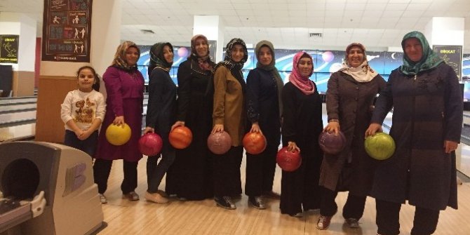 Pursaklarlı kadınlar bowlingle stres attı!