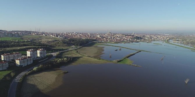 Edirne'de taşkından etkilenen tarlalar gölü andırıyor