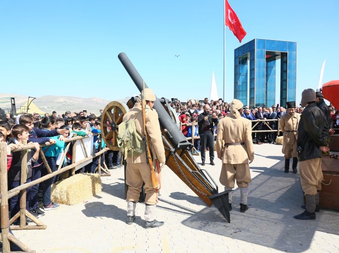 Çanakkale Destanı Keçiören'de canlandı