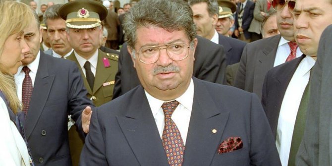 Unutulmaz bir lider  Turgut Özal Kimdir