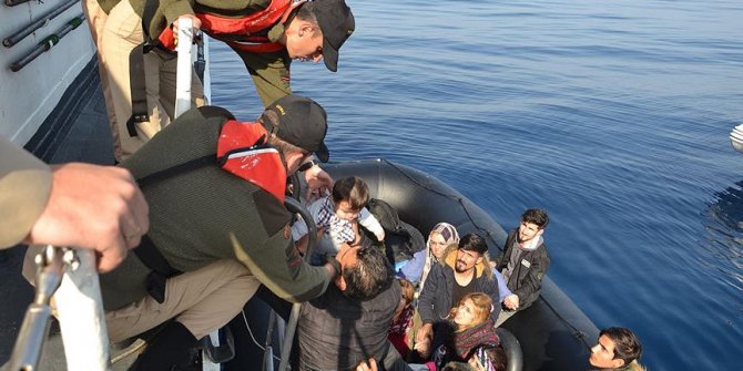 İzmir'de göçmen teknesi battı: 4 ölü