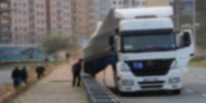 Ankara'da tır dehşet saçtı, sürücü kaçarken yakalandı
