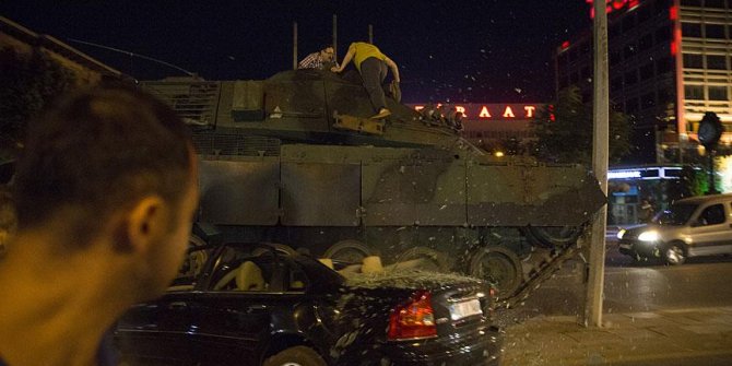 Darbeciler yaralı vatandaşı tekmelemiş