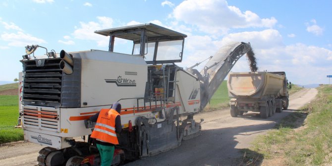 Akyurt-Çubuk yolunda asfalt çalışması