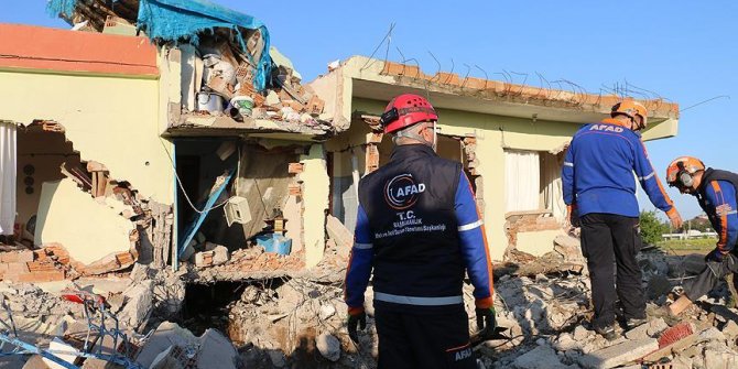 Samsat'ta 157 konut hasar gördü