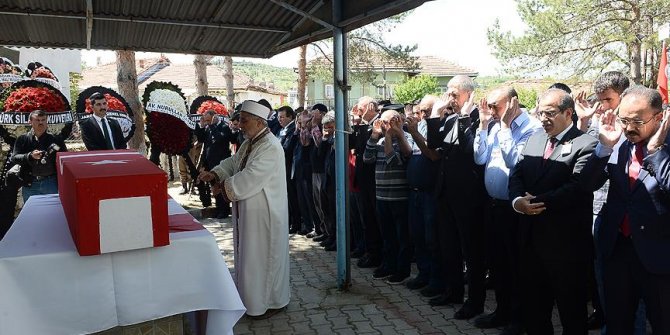 Şehit astsubay Akın'ın cenazesi toprağa verildi