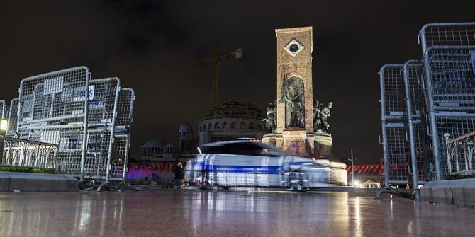 Taksim Meydanı'nda 1 Mayıs öncesi güvenlik alınmaya başlandı