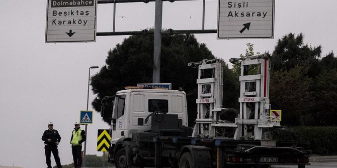 Taksim Meydanı'na çıkan yollar araç trafiğine kapatıldı