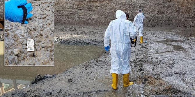 FETÖ zanlısının su dolu çukura attığı telefon bulundu