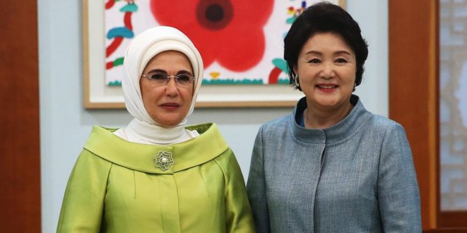 Emine Erdoğan, Kim Jung-sook ile görüştü
