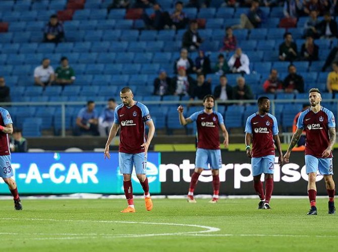 Trabzonspor sahasında yıkıldı