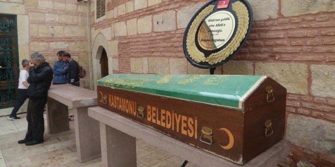 Beş kişilik ailenin cenazesi tek tabutta