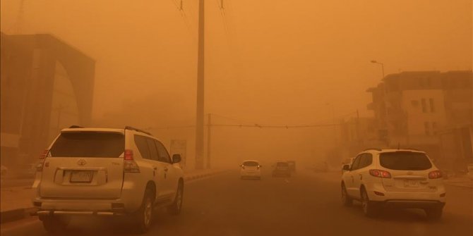 Hindistan'daki kum fırtınası can almaya devam ediyor