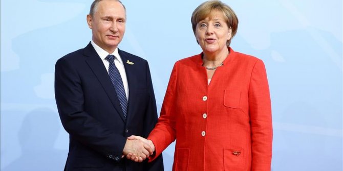 Putin ve Merkel telefonda görüştü