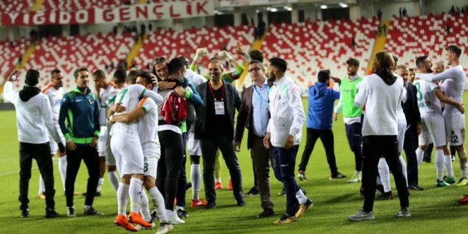 Aytemiz Alanyaspor Süper Lig'de kalmayı garantiledi