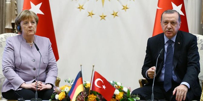 Erdoğan, Merkel ile Filistin'i görüştü
