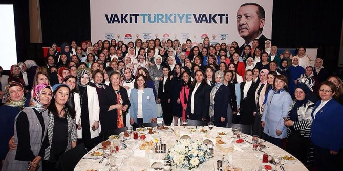 Emine Erdoğan, AK Parti'nin kadın milletvekili adaylarıyla iftarda buluştu