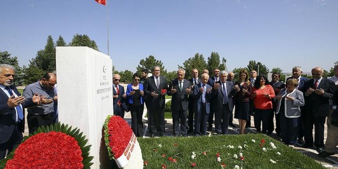 Bülent Ecevit doğum gününde kabri başında anıldı