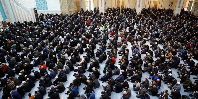 Cuma hutbesinde 'faiz' konusuna dikkat çekildi
