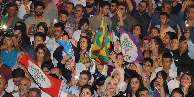 HDP mitinginde terör örgütü propagandası