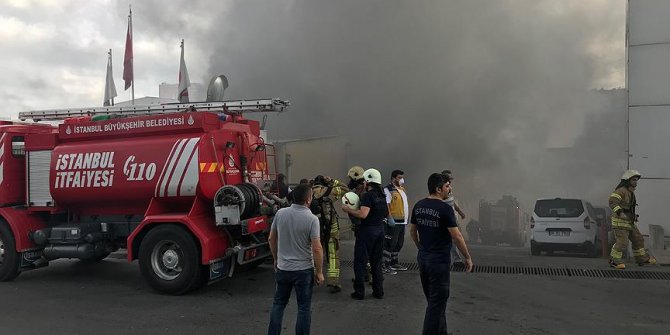 Tekstil maddeleri üreten fabrikada yangın