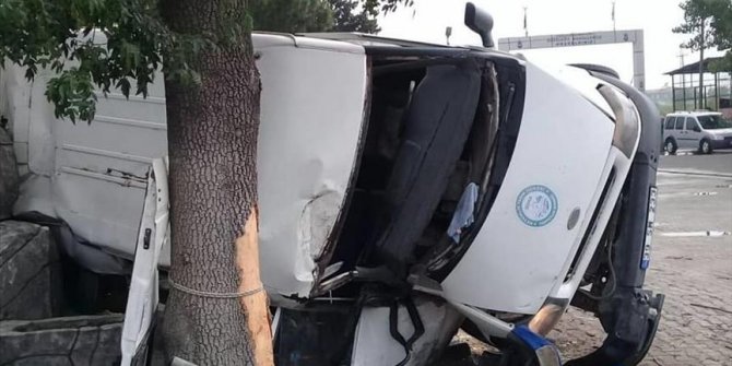 Manisa'da tarım işçilerini taşıyan minibüs devrildi: 20 yaralı
