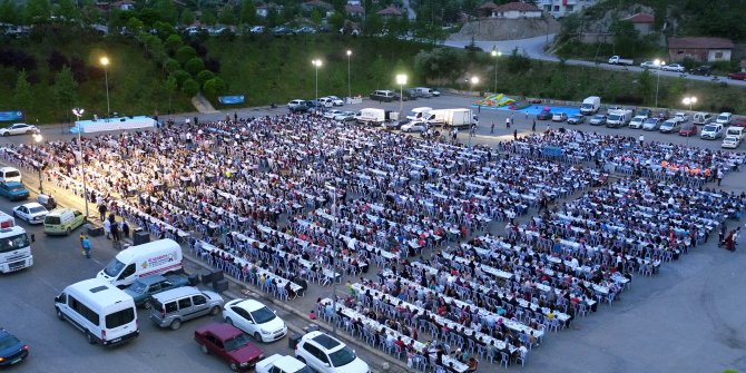 60 bin kişi Mamak’ta iftar açtı