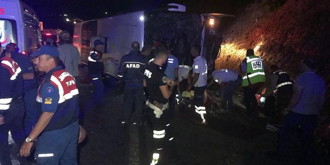 Karaman'da yolcu otobüsü devrildi: 3 ölü, 39 yaralı