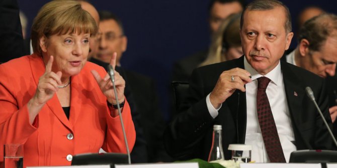Merkel'den Türkiye'ye övgü