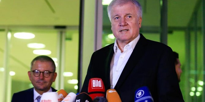 Almanya'da hükümet sığınmacı krizinde anlaşmaya vardı