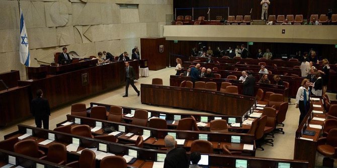 İsrail Filistinli tutuklular ile şehit ailelerinin ödeneklerini kesecek