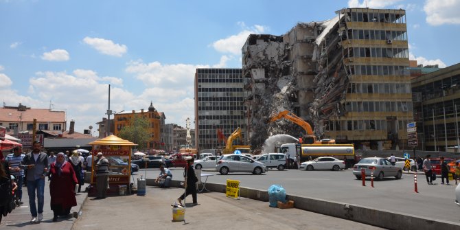 Ulus'ta Tekel ve Gümrük Müsteşarlığı binasının yıkımı devam ediyor