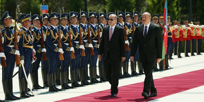 Erdoğan, Azerbaycan'da resmi törenle karşılandı