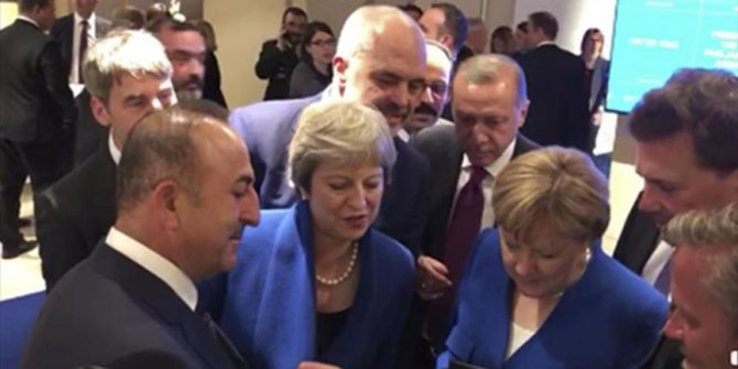 NATO zirvesinde liderler Hırvatistan-İngiltere maçını takip etti
