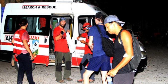 Likya Yolu'nda kaybolan turistleri AKUT ekibi buldu