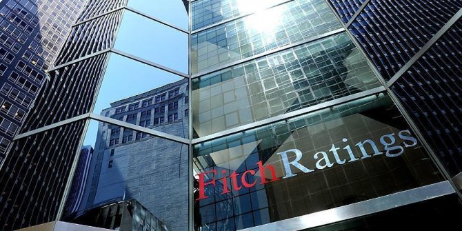 Fitch Türkiye'nin kredi notunu düşürdü