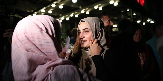Ebru Özkan Türkiye’ye döndü